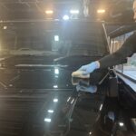 メルセデスベンツ G450d コーティング剤を塗布する様子