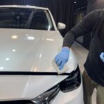 MAZDA CX-60 コーティング剤を塗布する様子