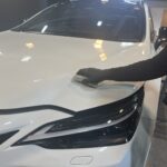 レクサス NX350 h コーティング剤を塗布する様子