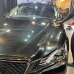 トヨタ クラウン コーティング剤を塗布する様子