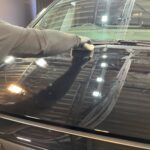 トヨタ アルファード コーティング剤を塗布する様子