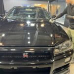 日産 GT-R コーティング剤を塗布する様子