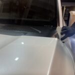 トヨタ ランドクルーザー250 コーティング剤を塗布する様子